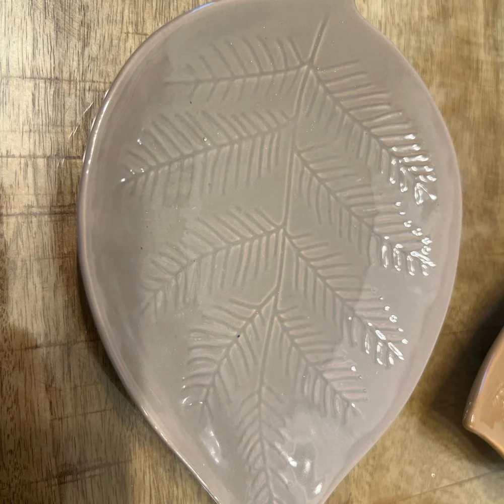 Set of 4 Leaf-Shaped Decorative Plates